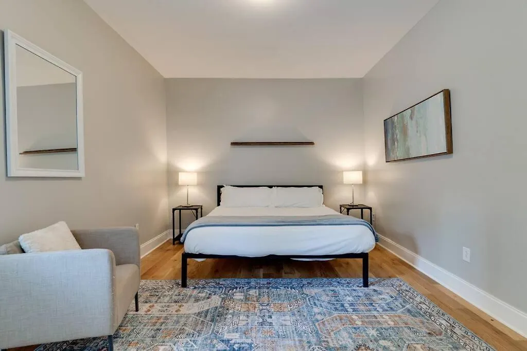 Holiday home East Nash Retreat- Sleeps 10, Yard, Walk To Bars! Villa Nashville