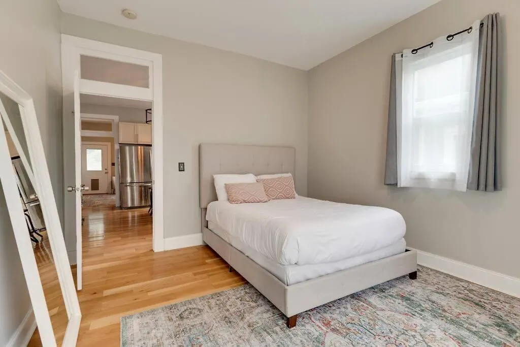 East Nash Retreat- Sleeps 10, Yard, Walk To Bars! Villa Nashville 0*,