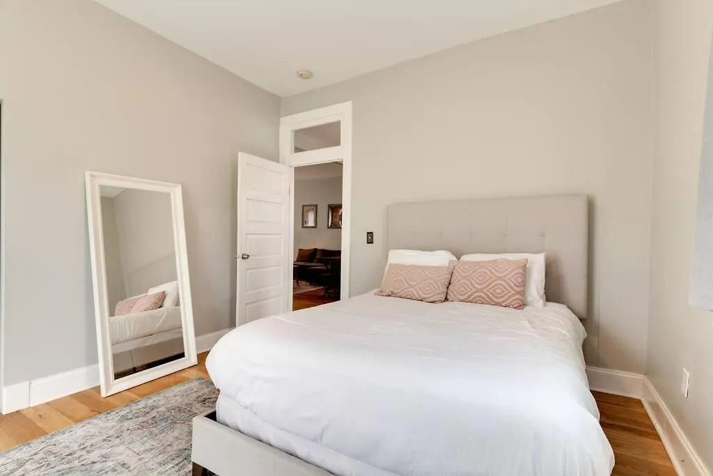 East Nash Retreat- Sleeps 10, Yard, Walk To Bars! Villa Nashville 0*,